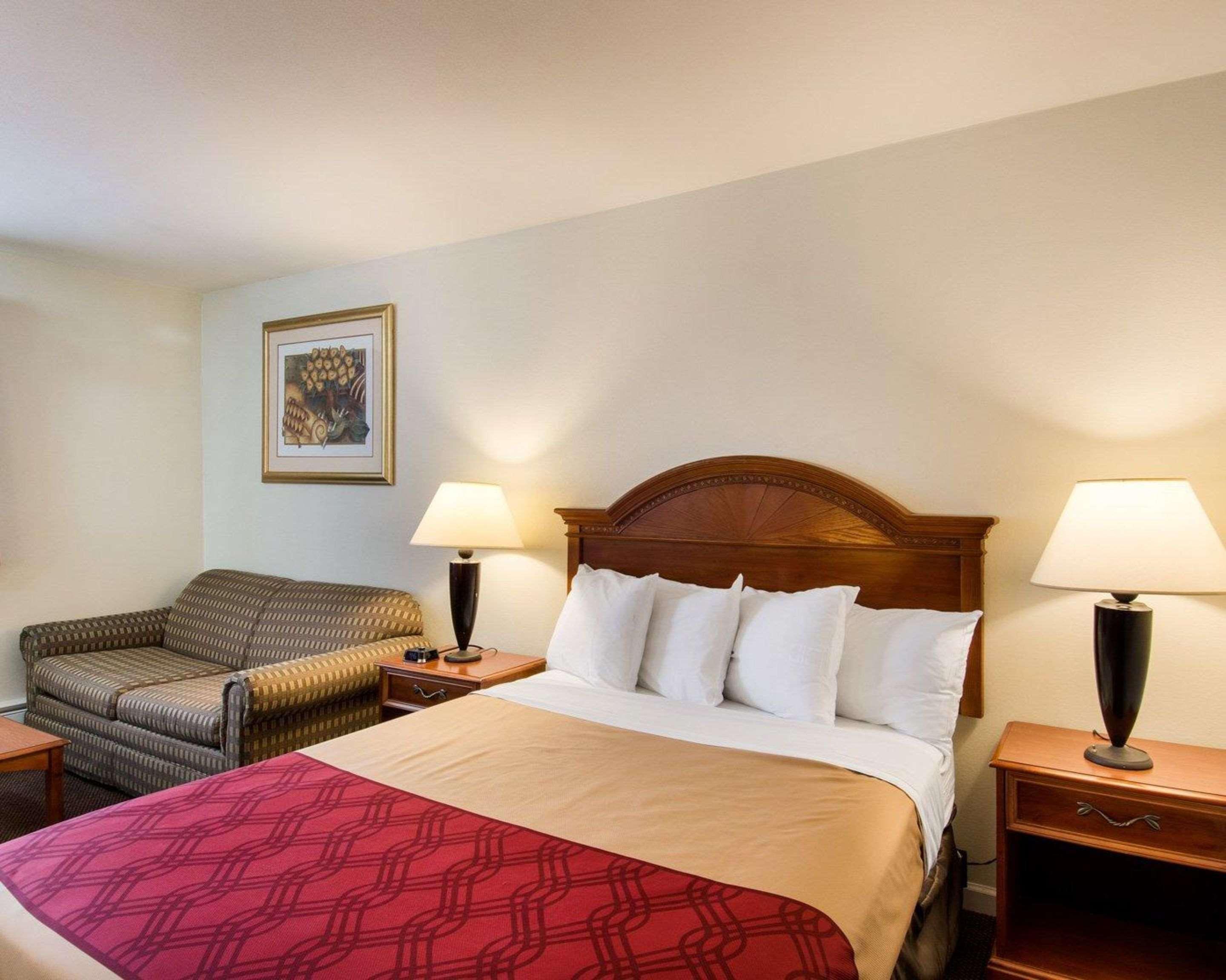 Econo Lodge Inn & Suites Northborough Exterior photo